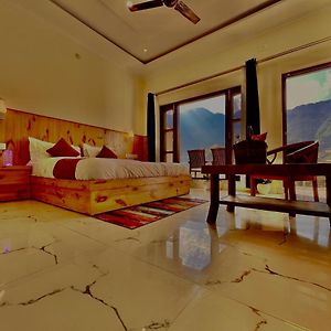 Hotel The Ssb - Property Of The Year ! Luxury Balcony Rooms ! Mountain View ! Rooftop Cafe ! Big Parking !